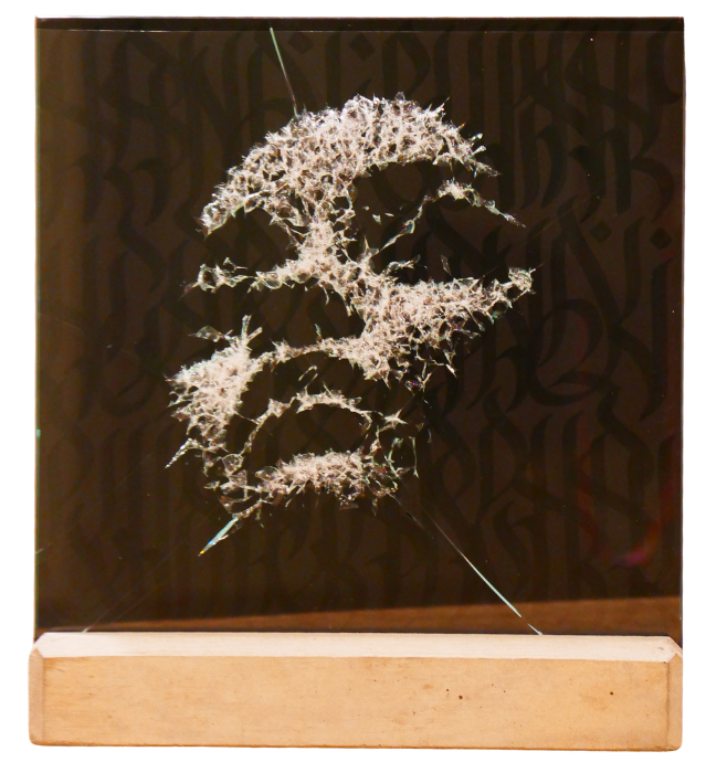 <strong>Fragile</strong><br>
Simon Berger & Sinow Veirwind<br>
2024<br>
<br>
Paint and shattered safety glass on concrete base